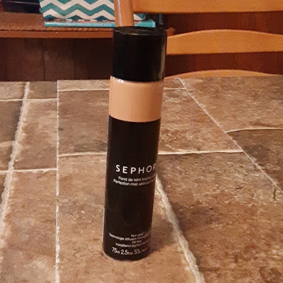 Makeup - Picture 3 of 6